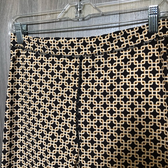 Patterned High Waist Leggings - Picture 8 of 11